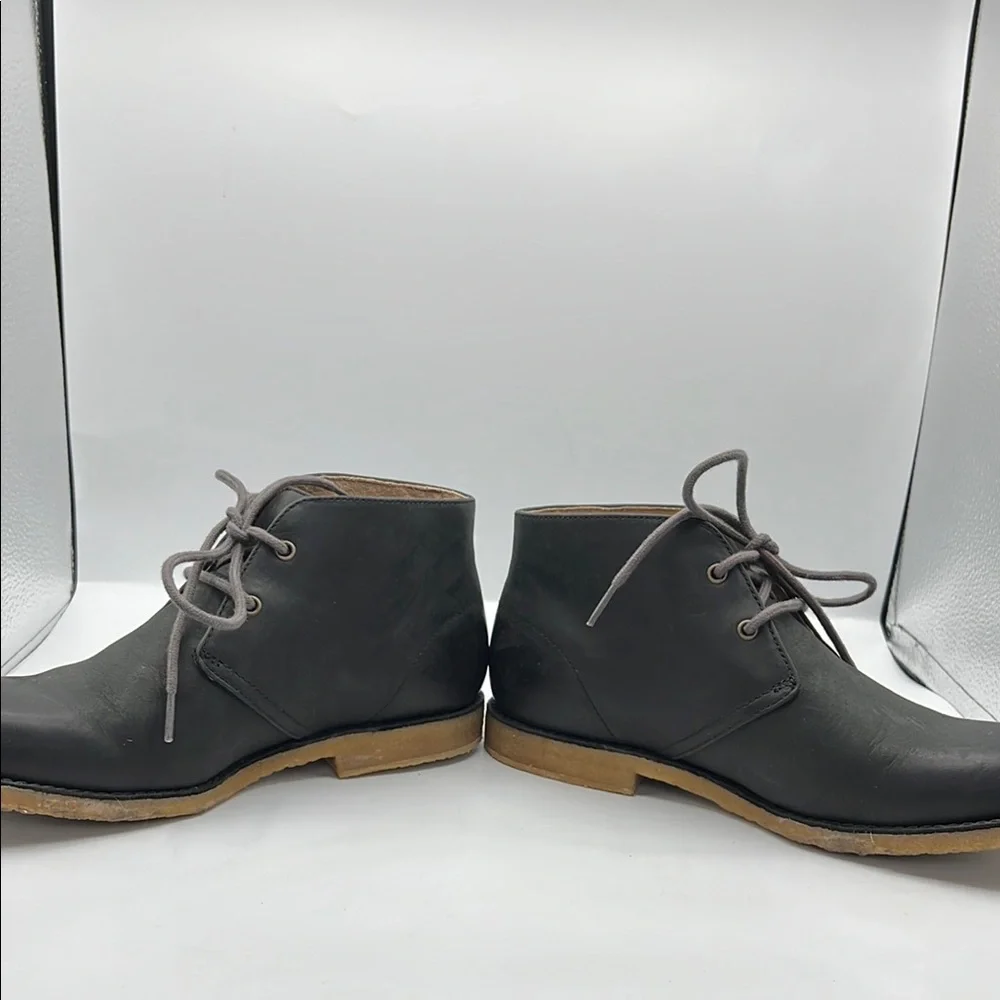 UGG‎ Sz 8 Leighton Black Tan Chukka Boots Minimalist Design